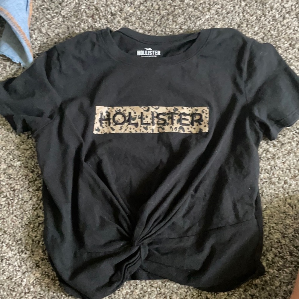 Really cute Hollister top